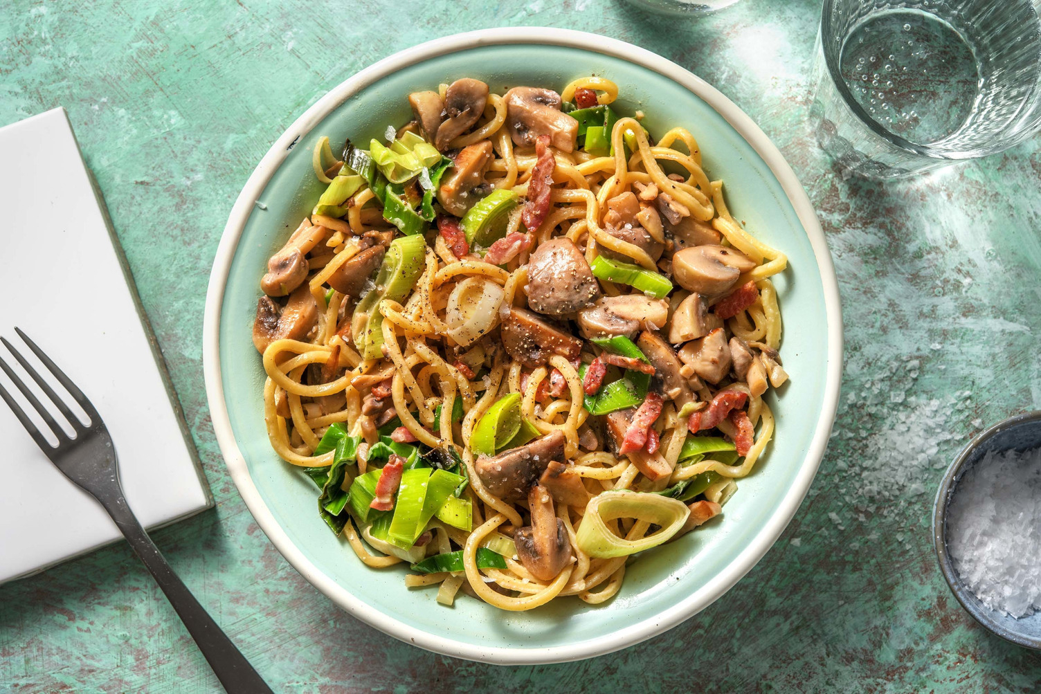 Verse spaghetti met prei en spek