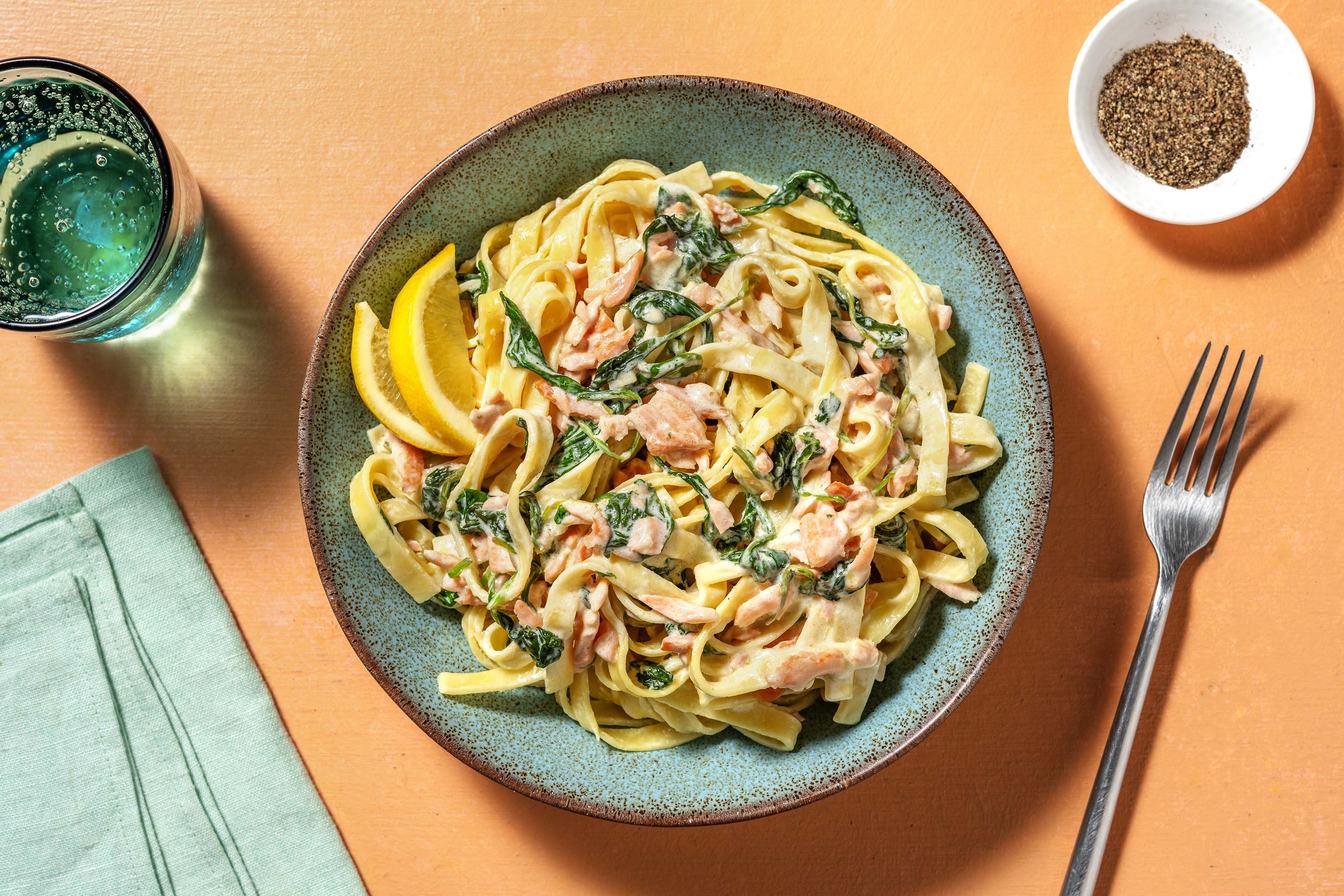 Verse tagliatelle met gerookte zalm