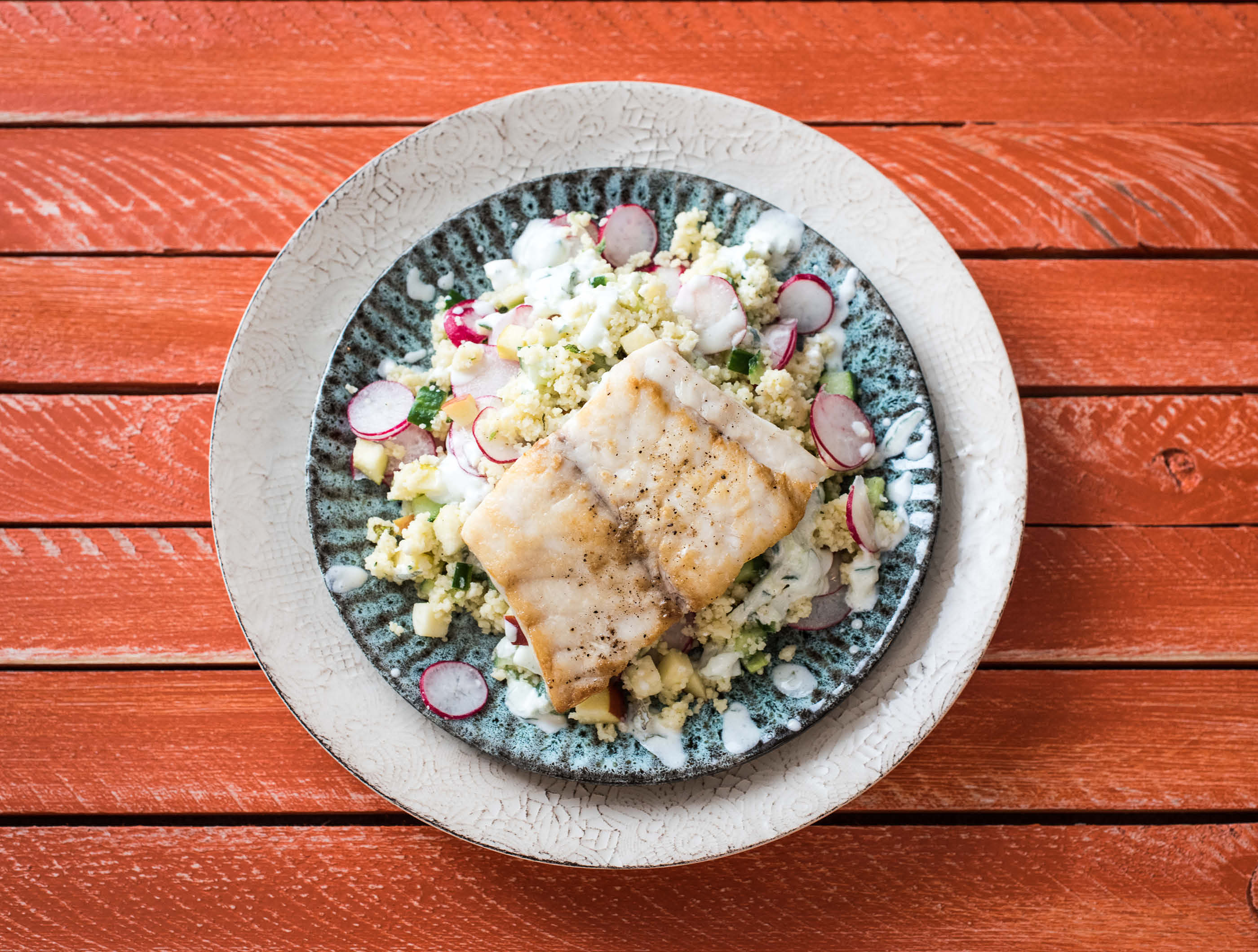 Victoriabaars met frisse tabouleh met appel en yoghurt-muntdressing