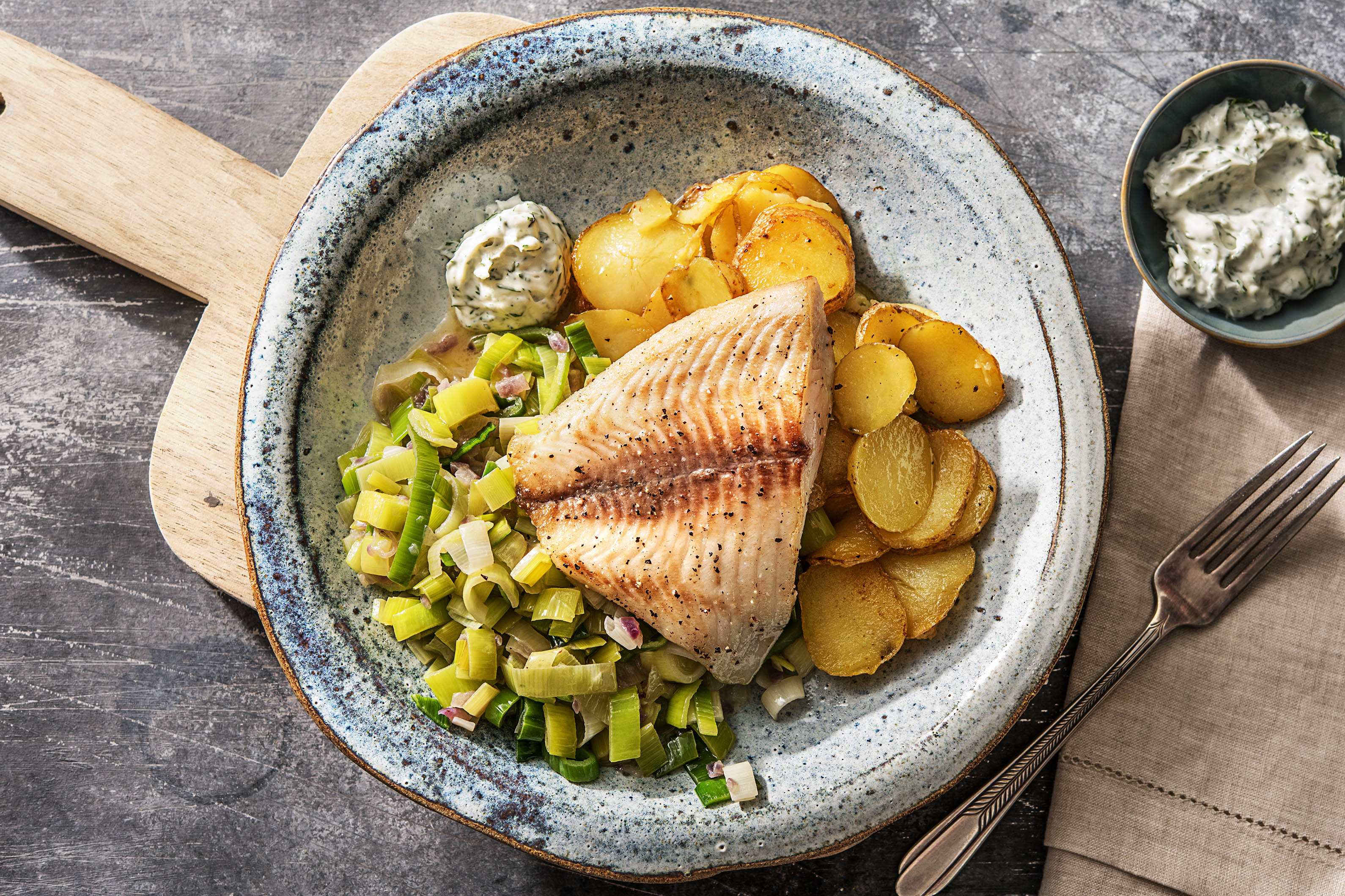 Filet de perche du Nil, pommes de terre et poireau