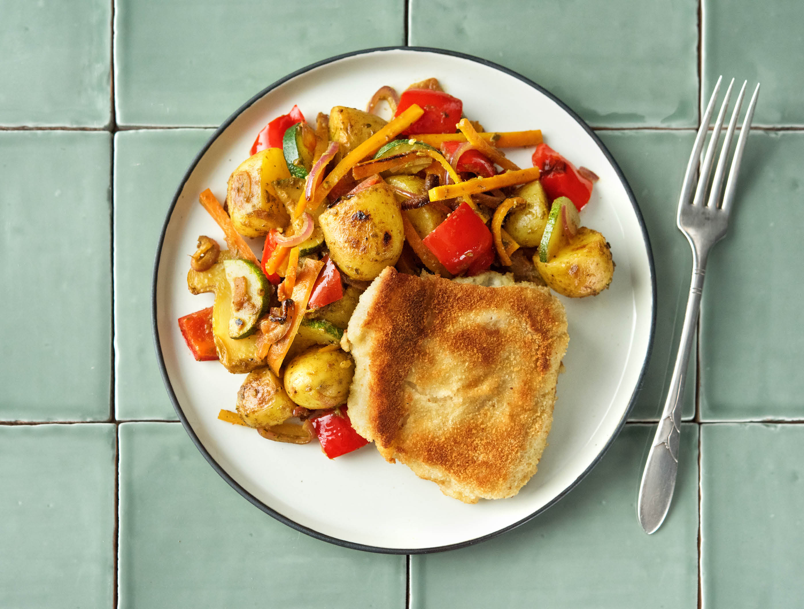 Visschnitzel met pesto-groenten en krieltjes