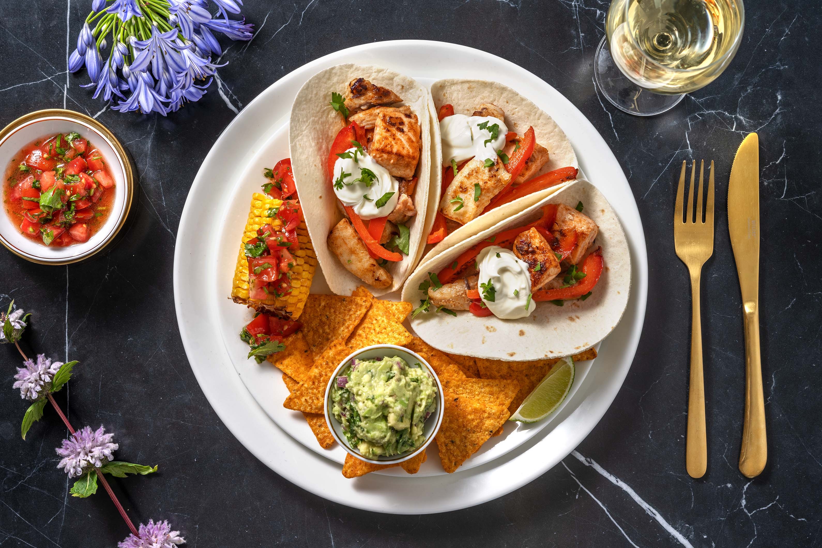 Tacos de poisson et guacamole maison