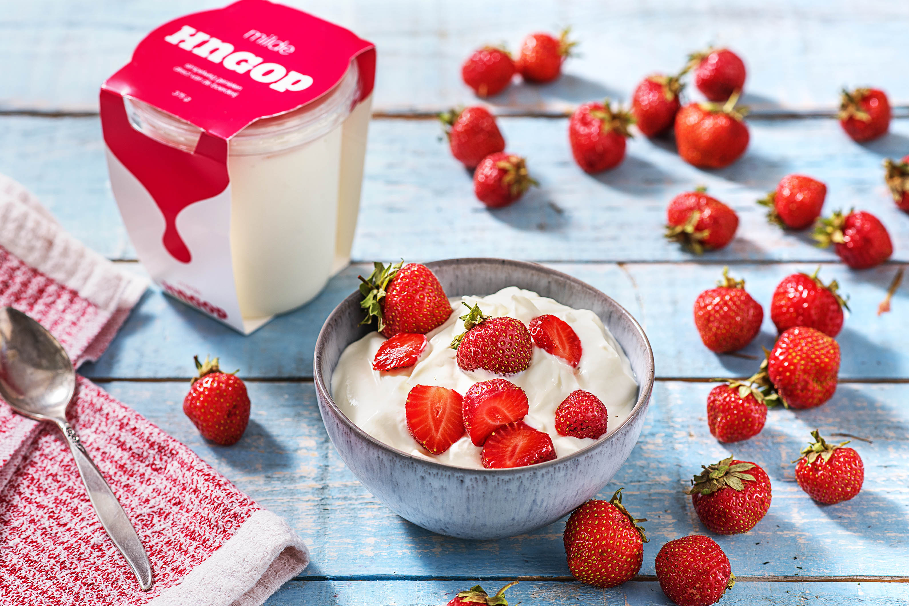 Yaourt crémeux avec des fraises