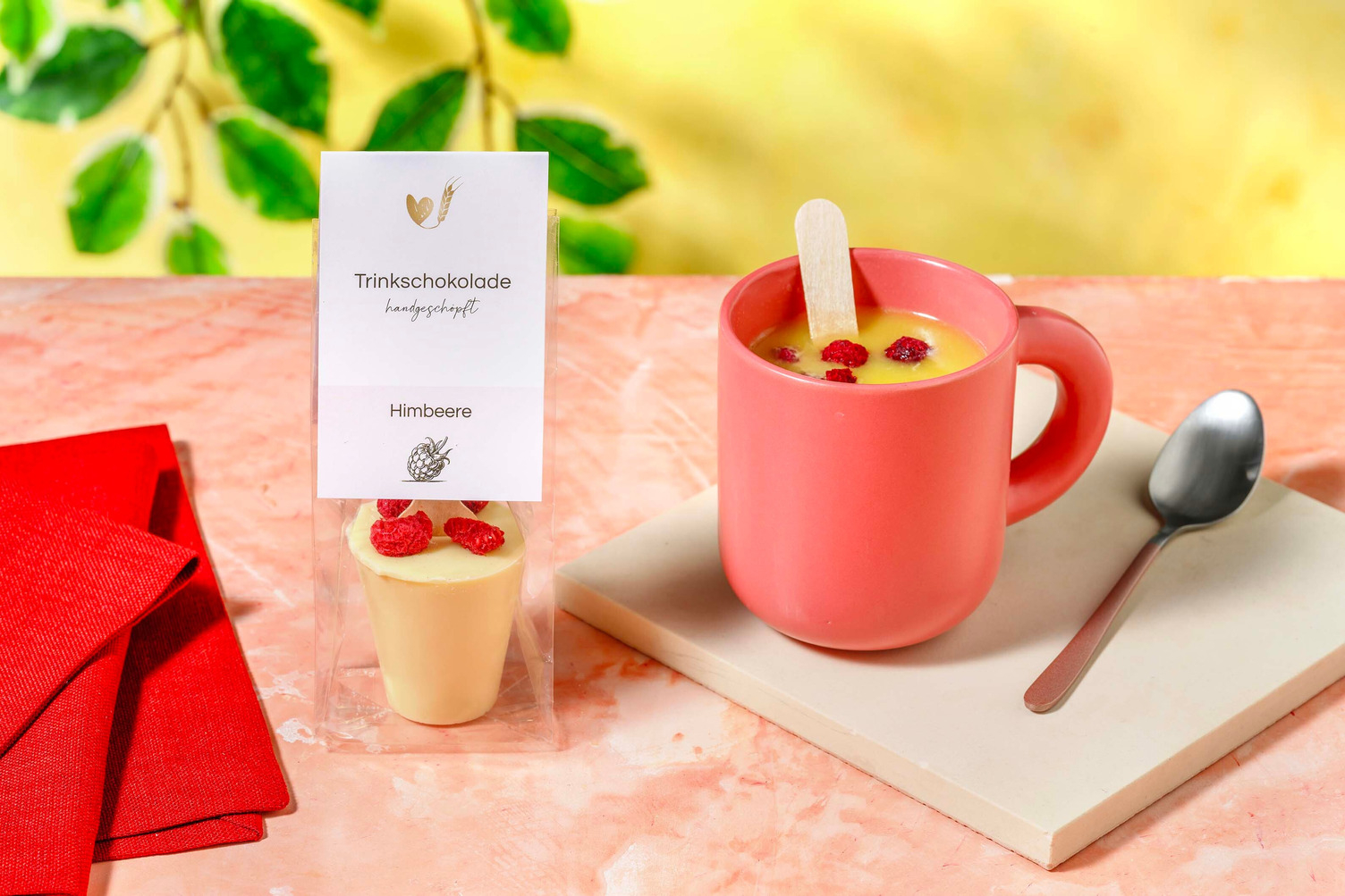 Weiße Trinkschokolade mit Himbeeren