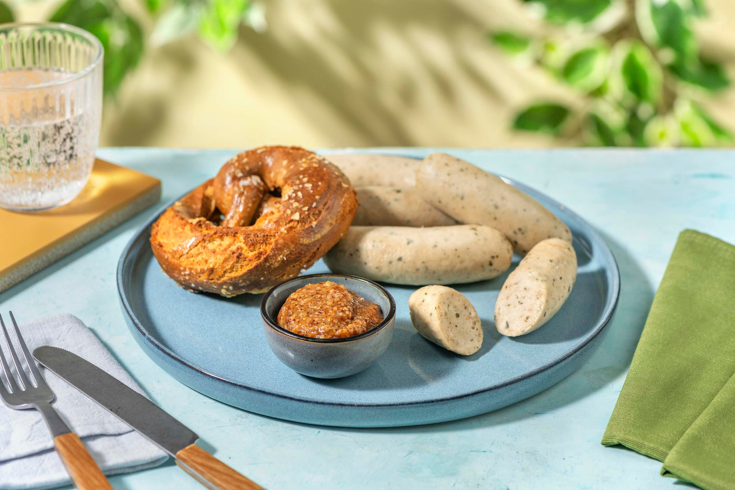 Weißwürste mit süßem Senf und Laugenstangen