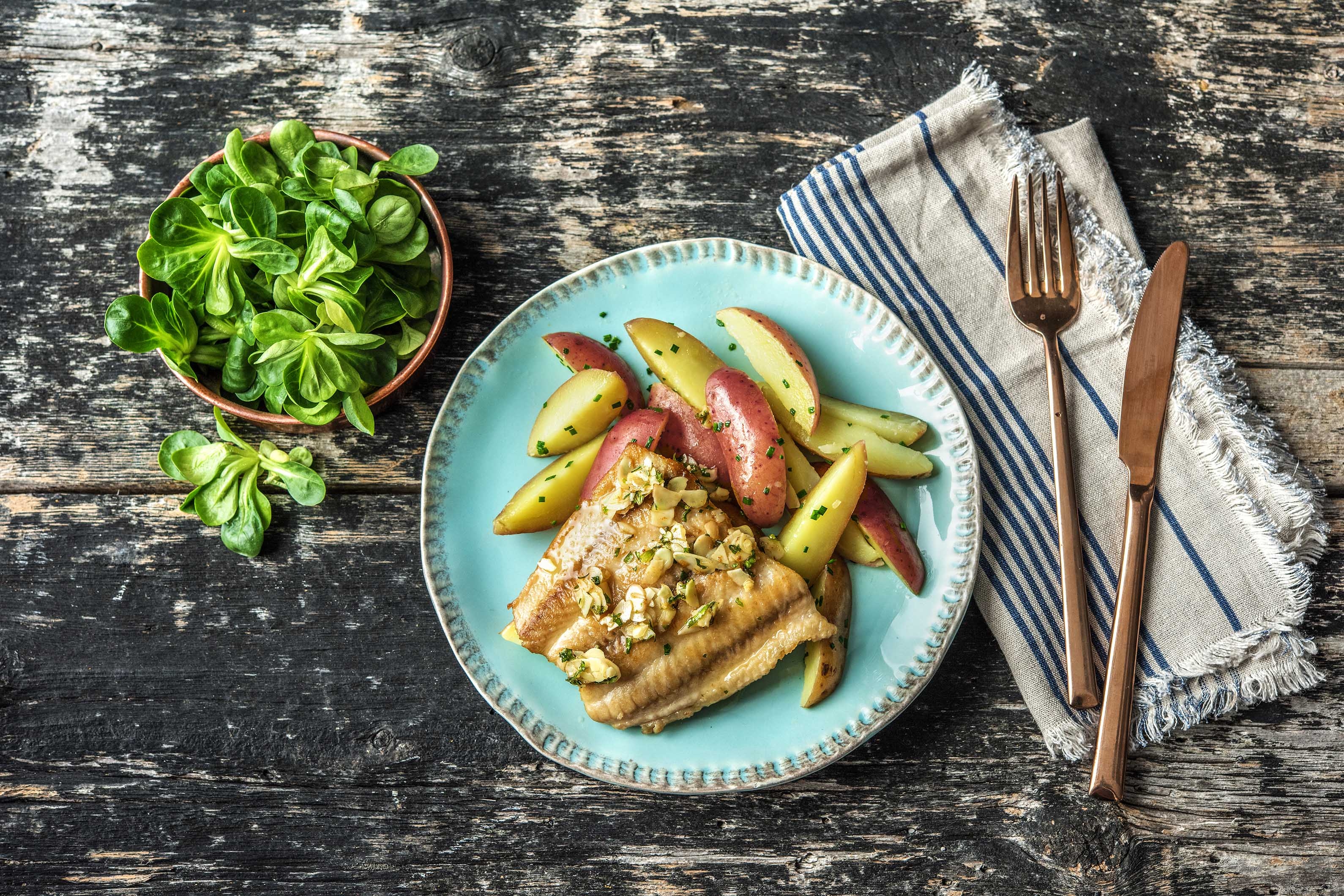 Schollenfilet „Müllerin“ mit Schnittlauch-Kartoffeln,
