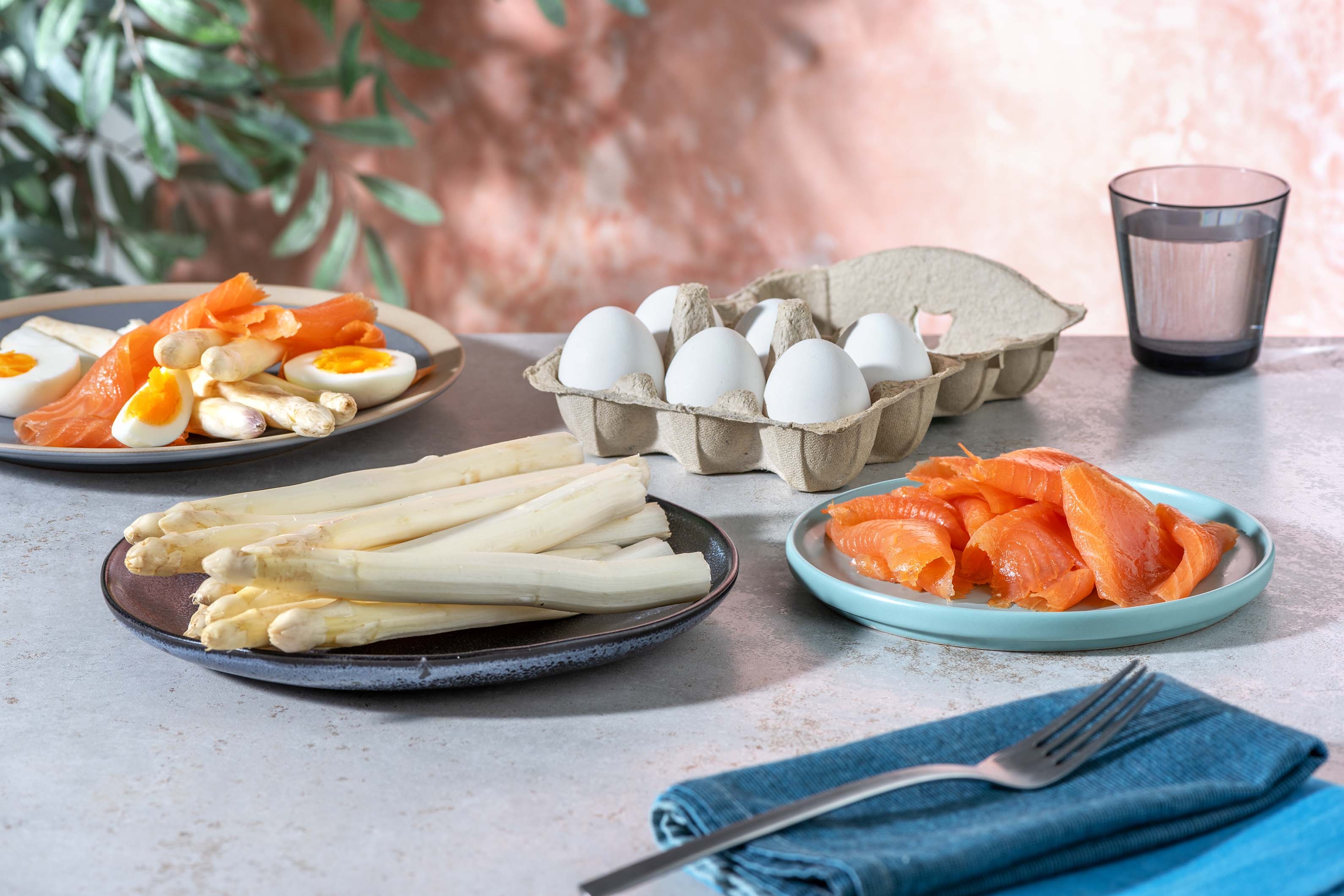 Asperges blanches, saumon œuf