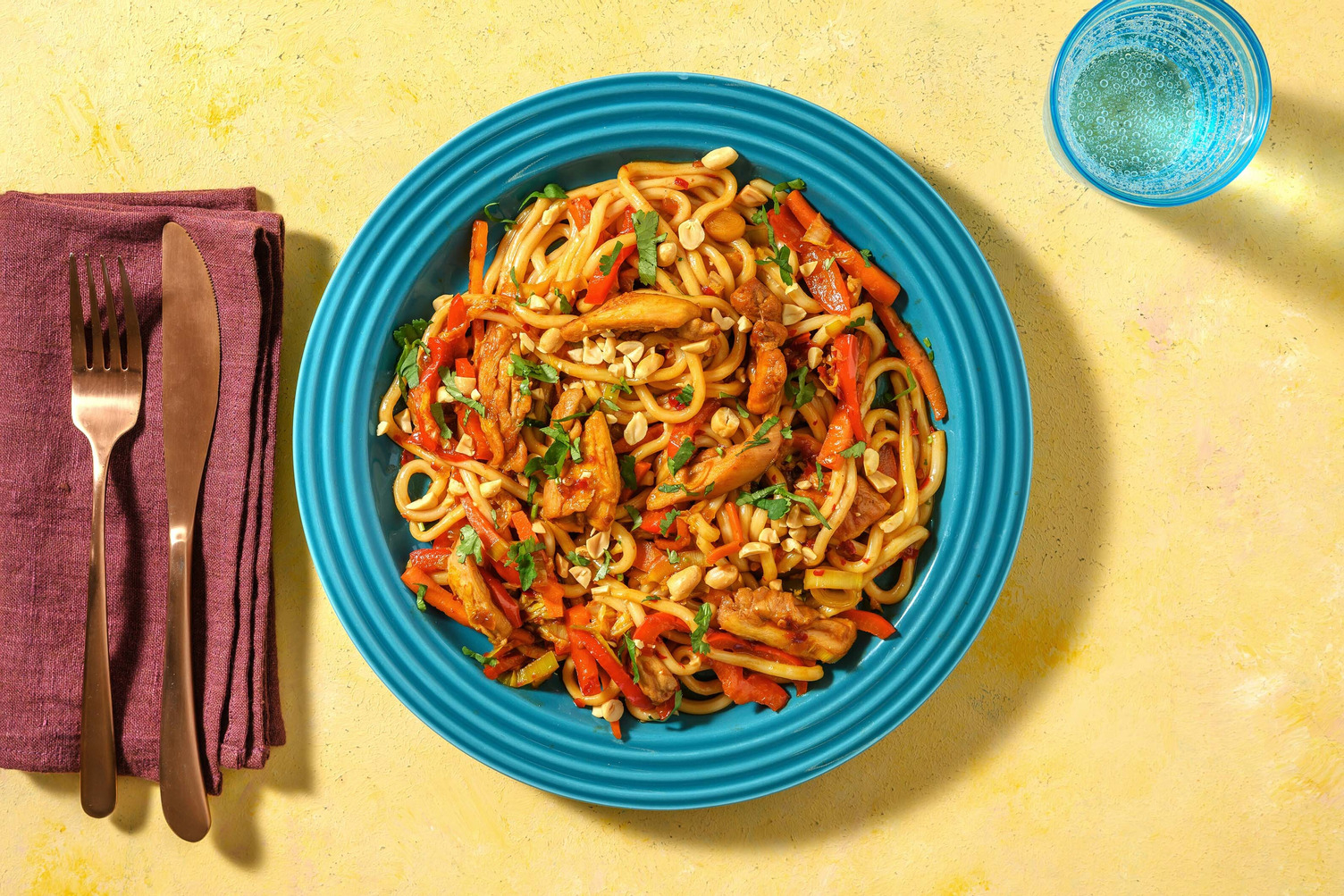 Wok à l’émincé de cuisse de poulet et aux nouilles udon