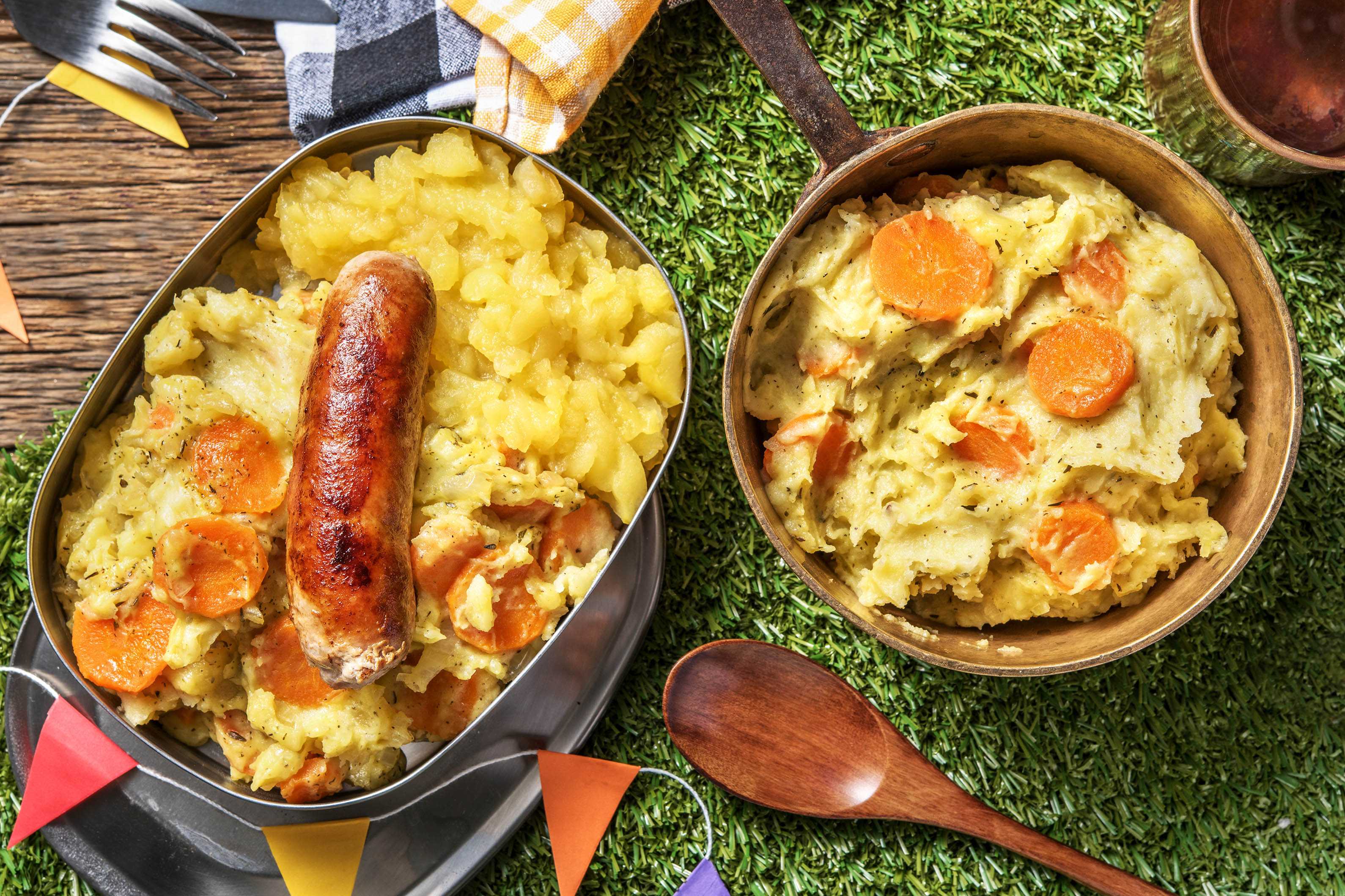 Worst met appelmoes en patatjes