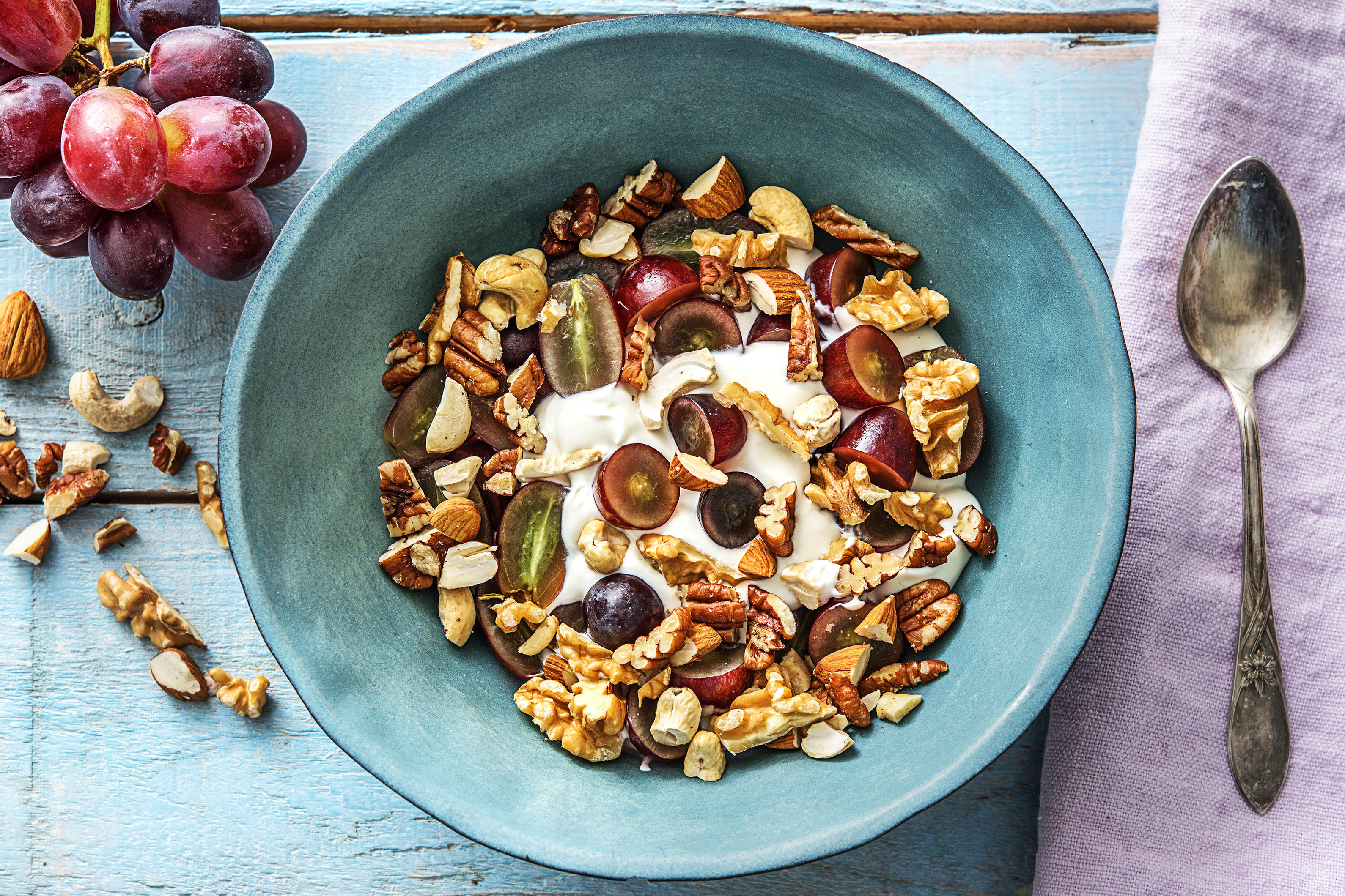 Yoghurt met blauwe druiven