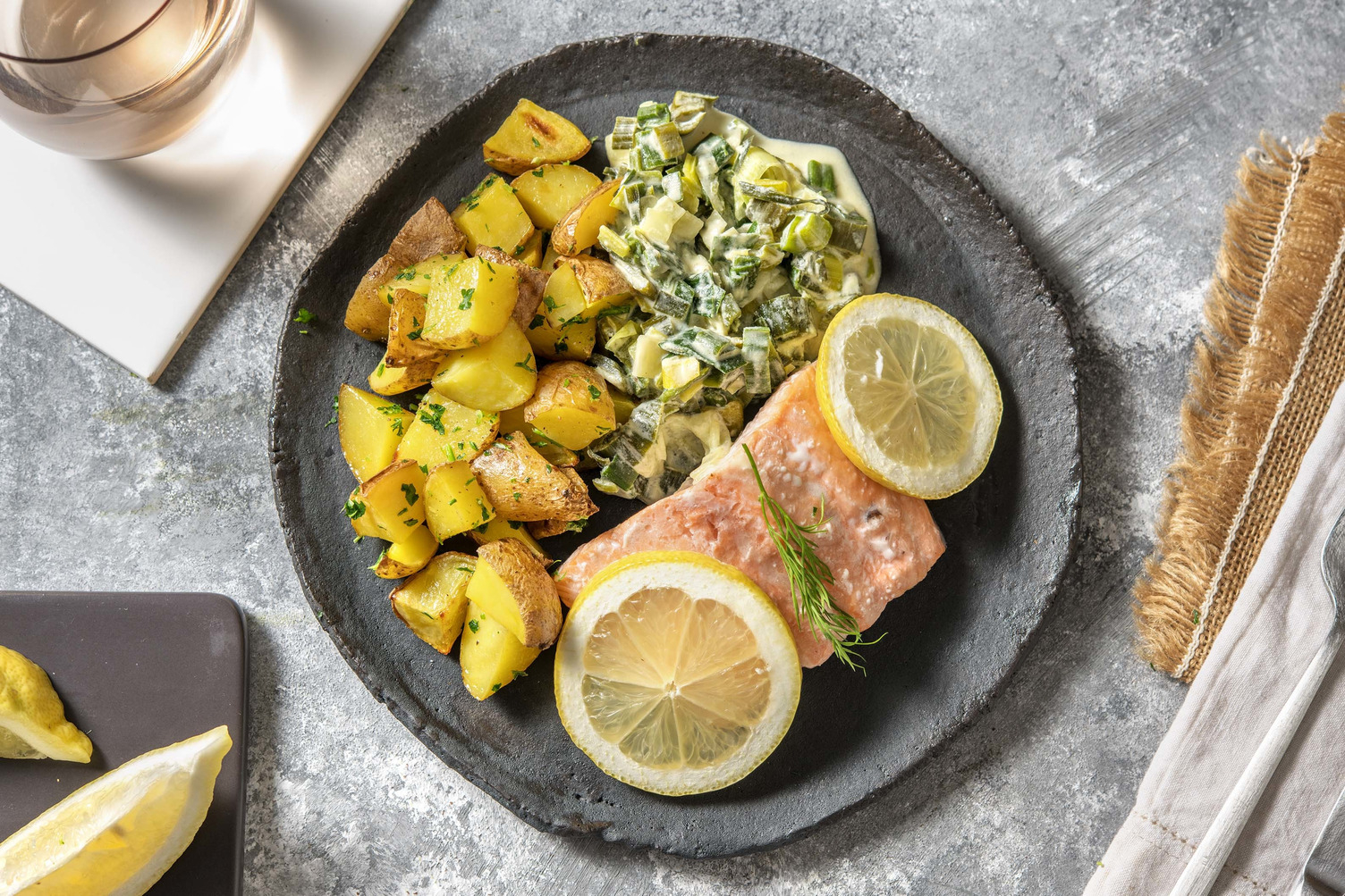 Zitronenlachs auf Rahmporree