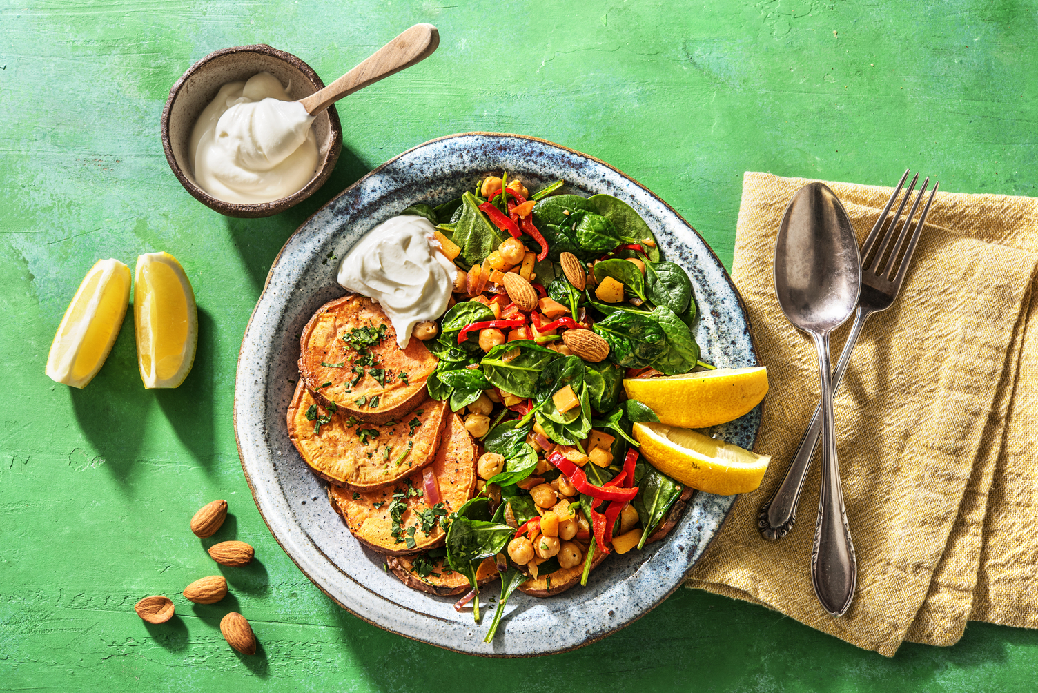 Zoete aardappel met spinazie en labne