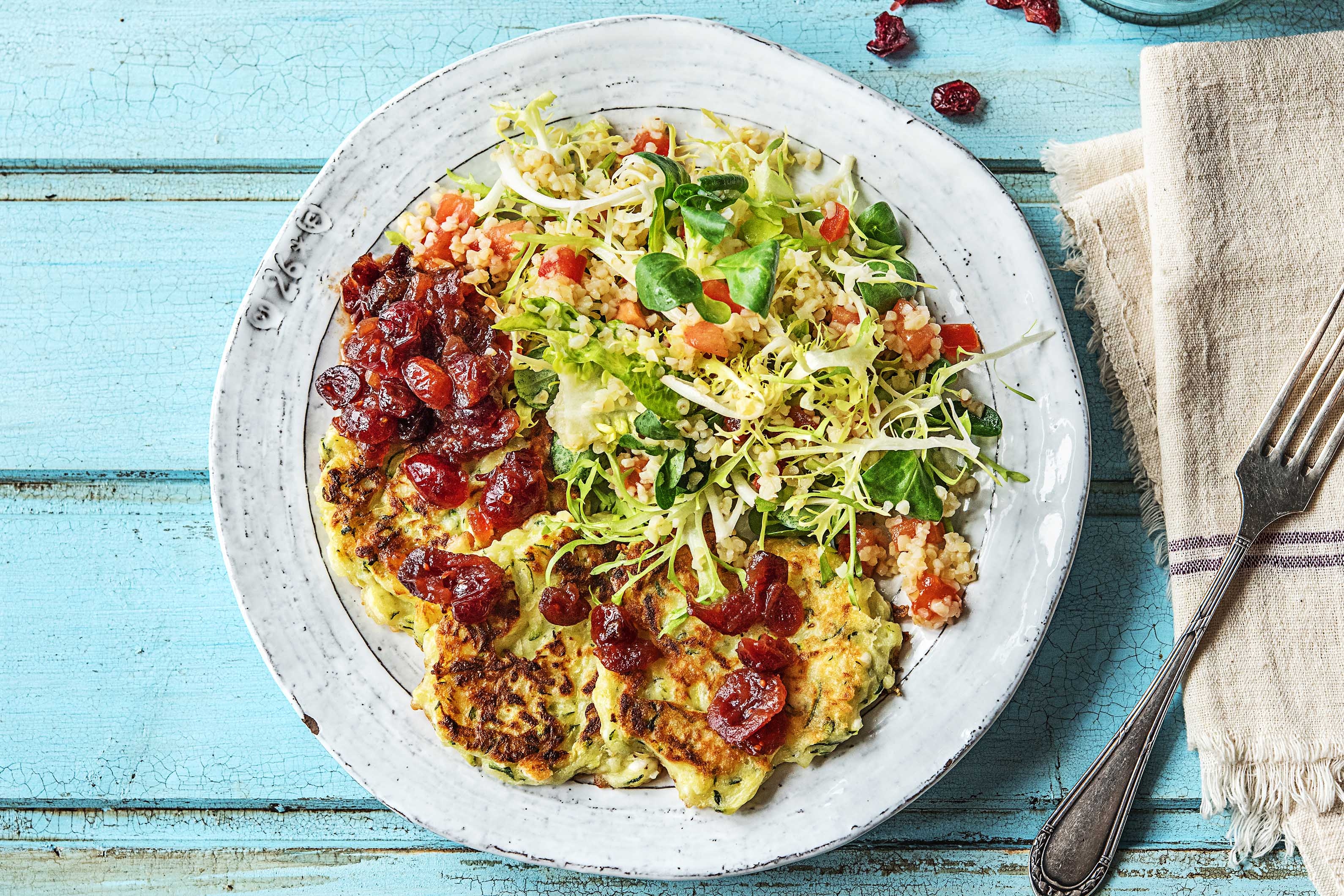 Zucchini-Puffer mit Cranberries-Soße,