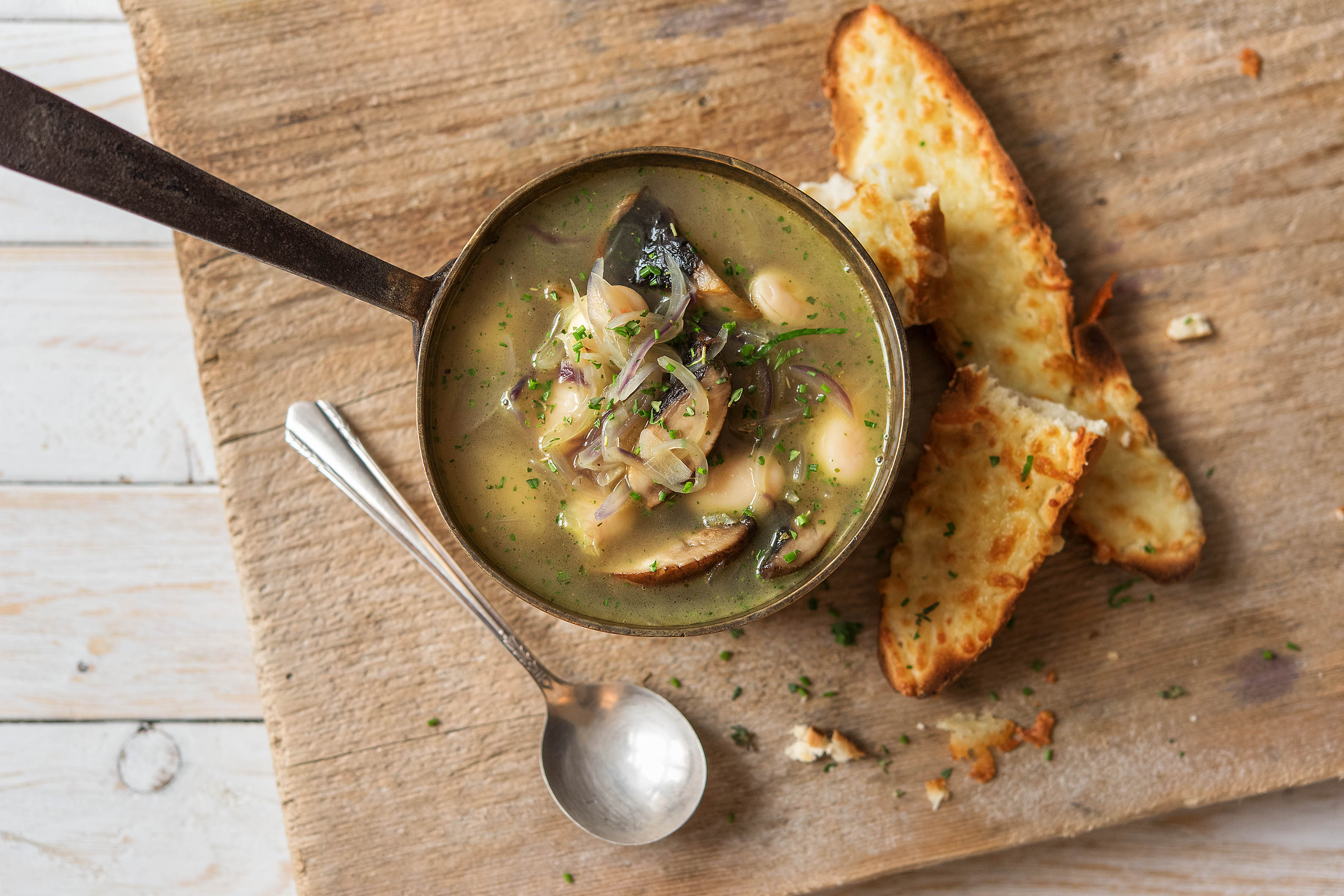 Zwiebel-Bohnen-Suppe