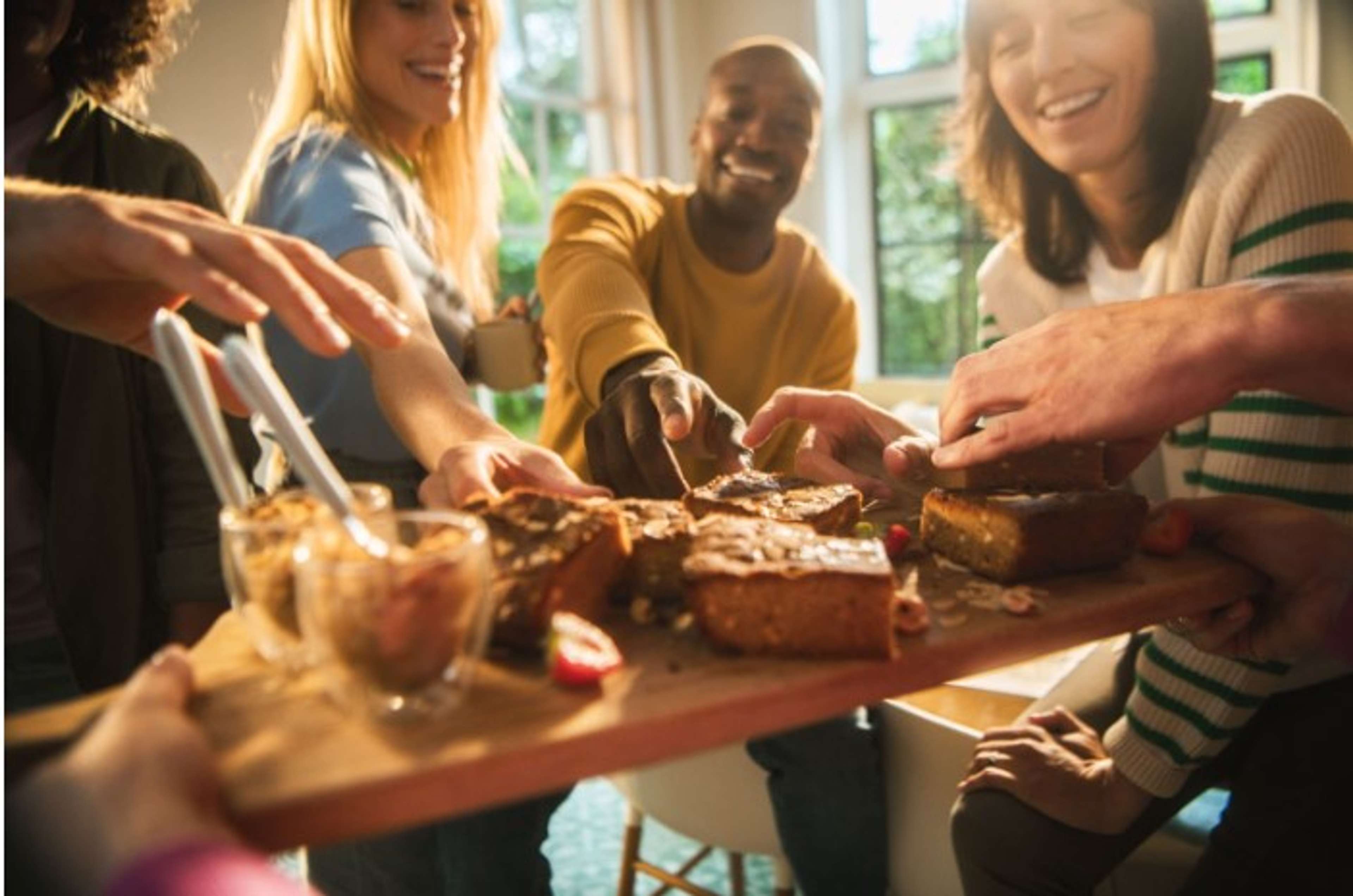 Bang voor een overvloed aan lekkernijen dit weekend? Geen paniek: samen eten zorgt voor geluk