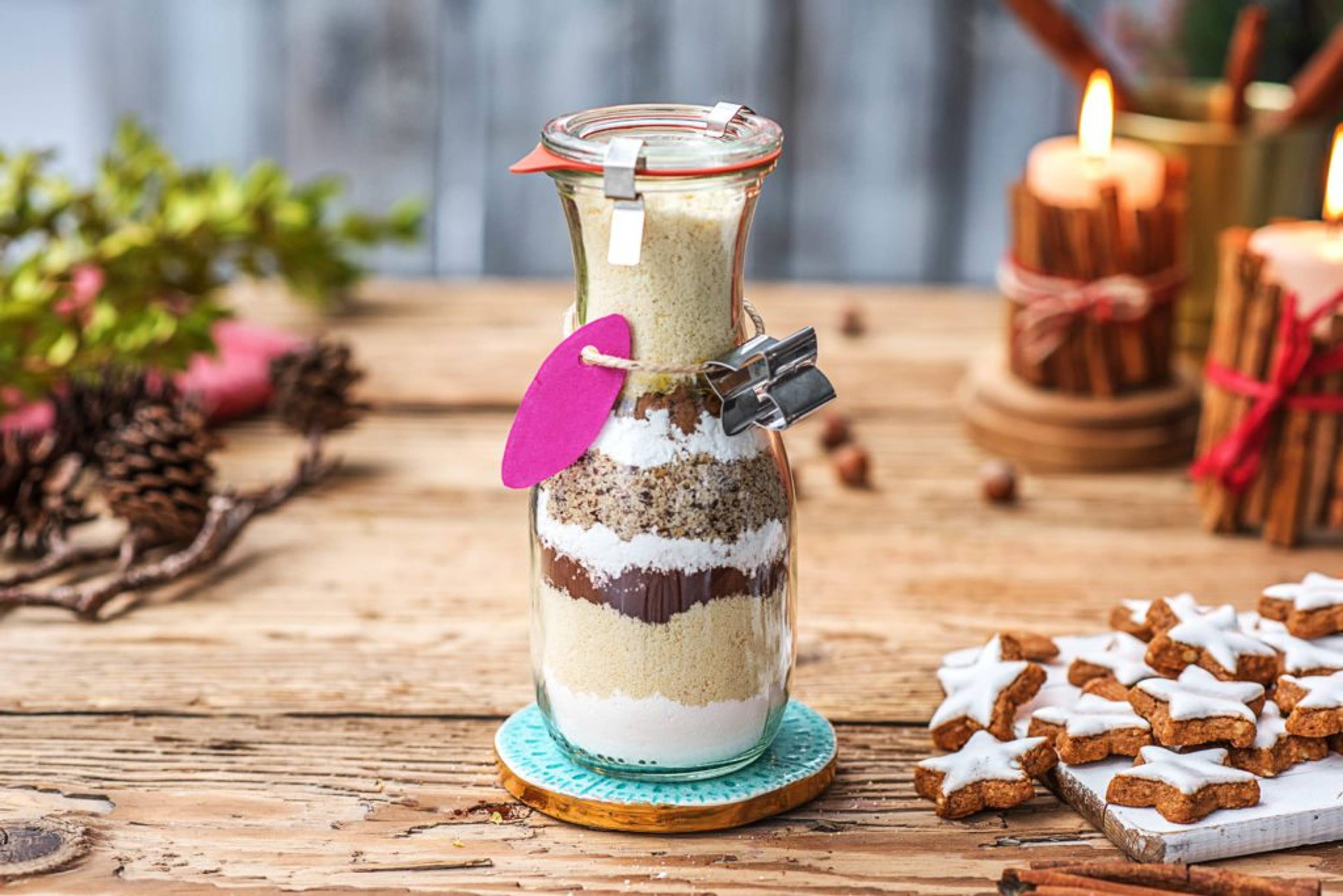 Weihnachtsgeschenke selber machen: Backmischung im Glas