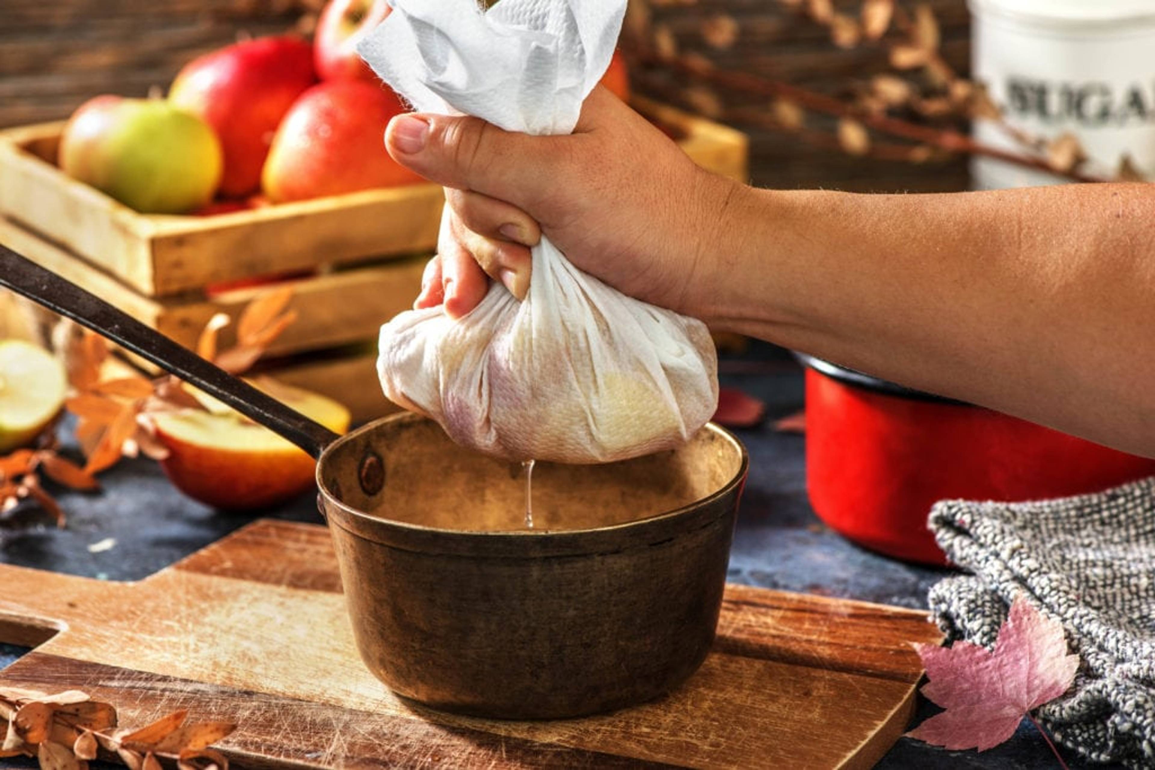 So presst Du den Apfelsaft richtig aus