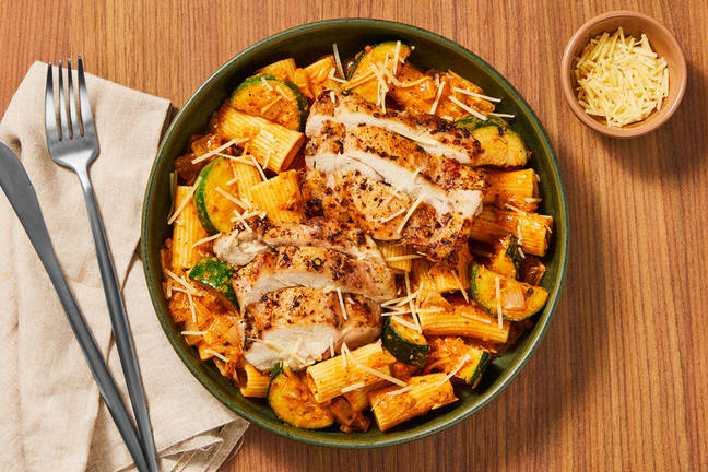 Poulet et rigatonis en sauce rosée