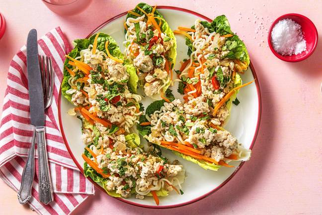 Vietnamees kipgehakt in little gem