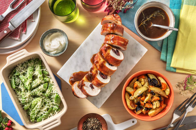 Kalkoenrollade met serranoham en uien-rozemarijnjus