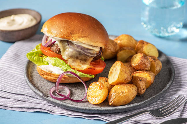 Ofen-Cheeseburger mit Kartoffeln