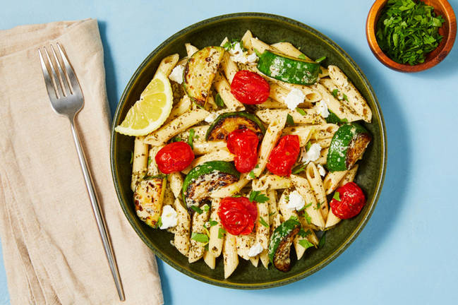 Pennes au pesto citronné et aux légumes estivaux