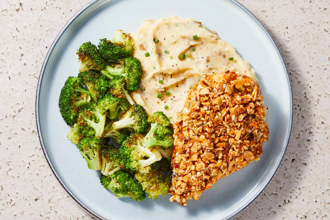 Crispy Cheddar Chicken, Mashed Potatoes & Broccoli