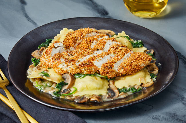 Dinde dorée au parmesan et raviolis aux champignons