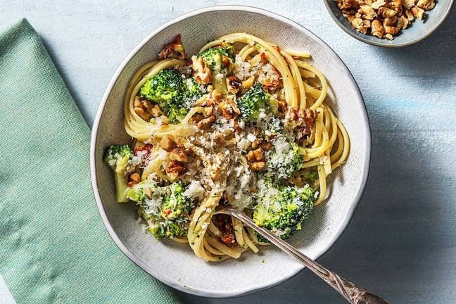 Linguine au brocoli & chèvre râpé