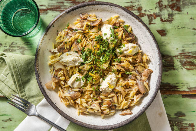 Orzo met gebakken sjalotjes en frisse citroenricotta