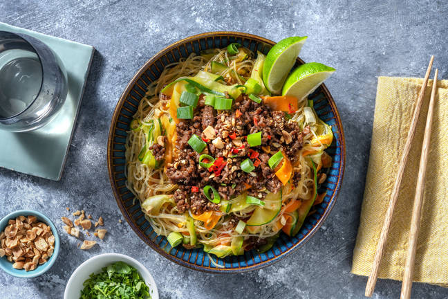 Koreanische Glasnudeln mit Bulgogi-Hackfleisch