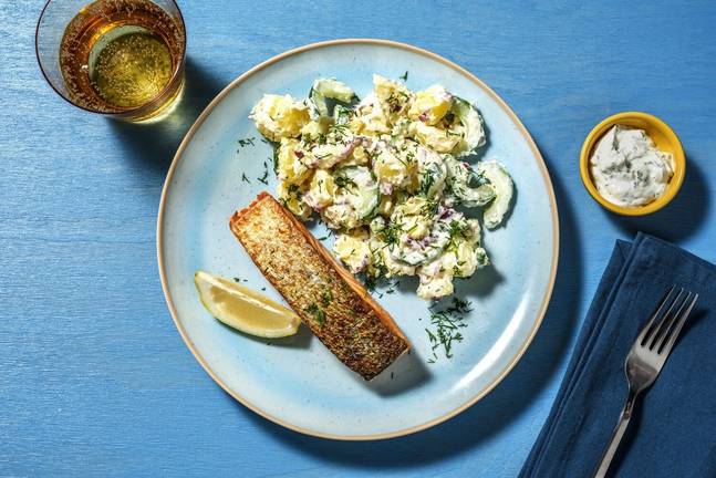 Lachsfilet mit Kartoffel-Gurken-Salat