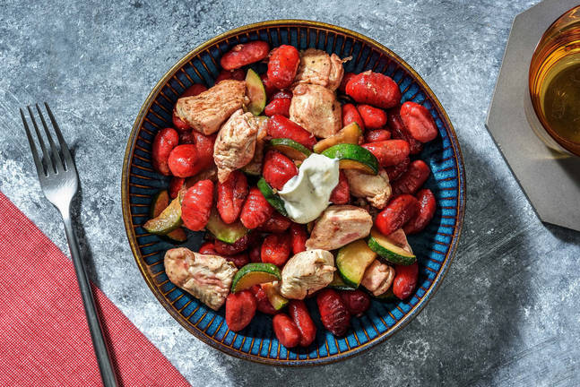 Rote Beete-Gnocchi mit Hähnchen