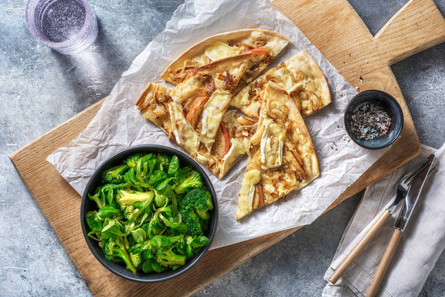 Flammekueche au Brie & à la pomme