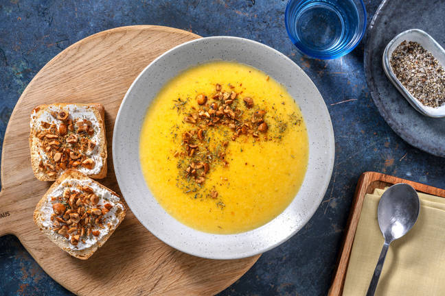 Pastinaakvelouté met tartines met geitenkaas