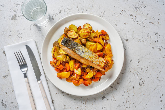 Zalmfilet in honing-mosterdsaus met patatjes