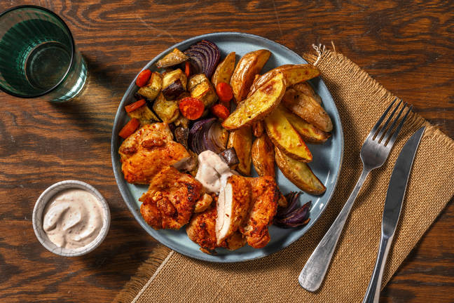 Kippendij met harissa en yogurtsaus