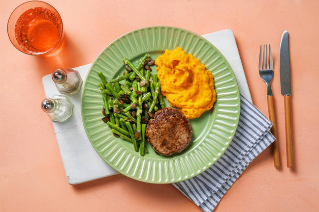 Hamburger met pittige zoete-aardappelpuree