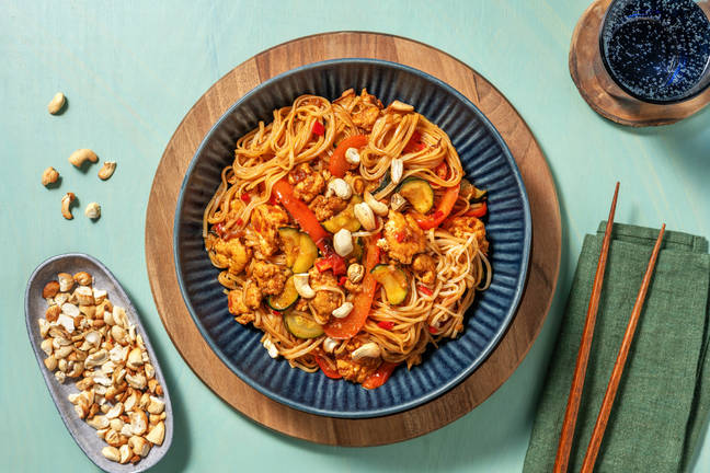 Nouilles au poulet haché et sauce asiatique douce