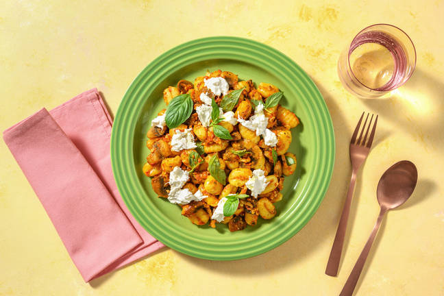 Gnocchi al funghi mit Mozzarella und Pesto