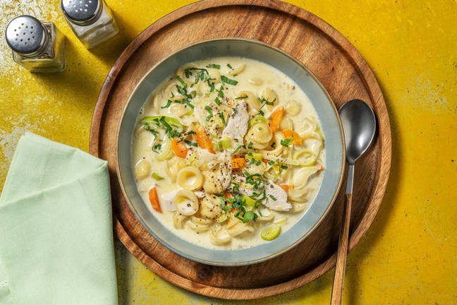 Goedgevulde kippensoep met orecchiette