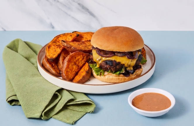 Burgers au fromage au bœuf fumé