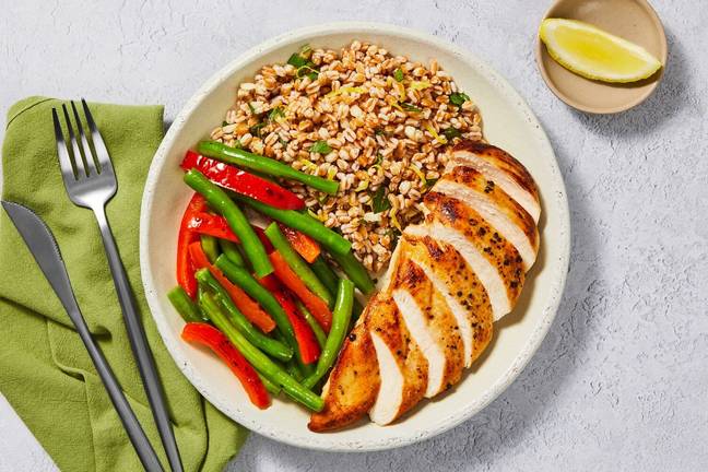  Nutritionist's Pick: Zesty Lemon Chicken and Parsley Farro