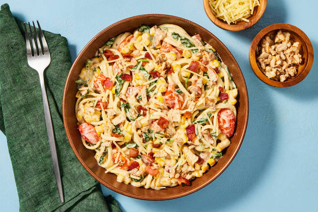 Linguines fraîches et bacon dans une sauce rosée