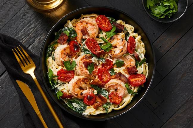 Crevettes géantes et linguines fraîches alfredo façon BLT