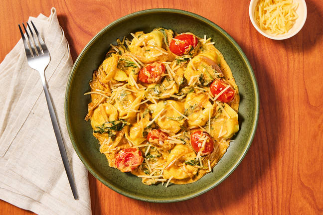 Cheese Tortellini and Sun-Dried Tomato Pesto Sauce
