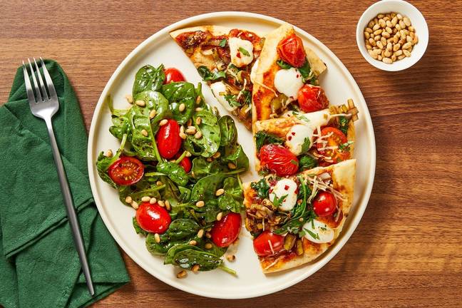 Pains plats aux bocconcinis et au pesto de tomates séchées