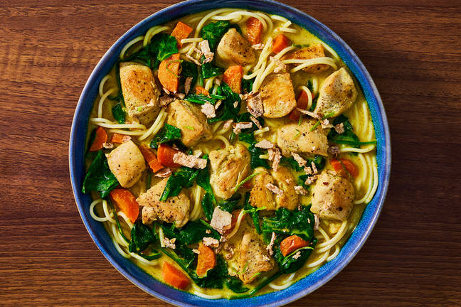 Soupe de poulet à la noix de coco et au cari