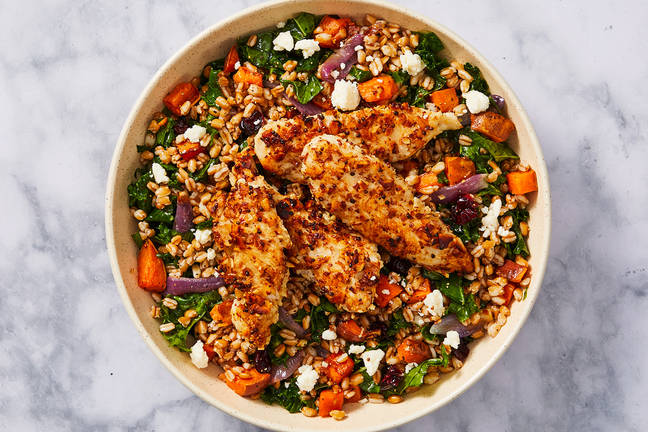 Choix du nutritionniste : Bols de patates douces et de farro au poulet aux amandes