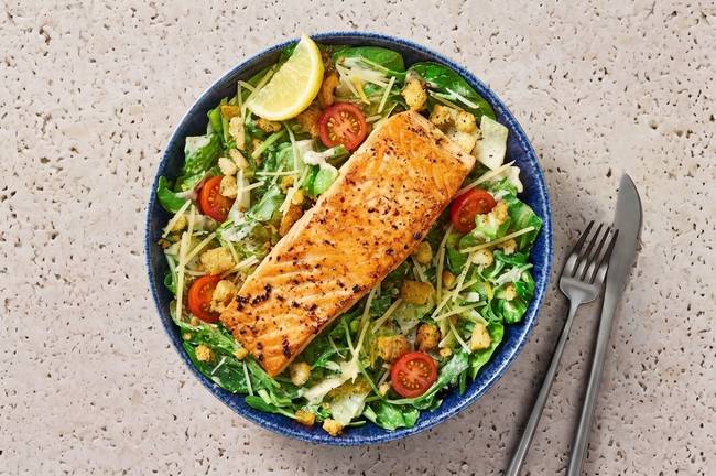 Salade César au saumon
